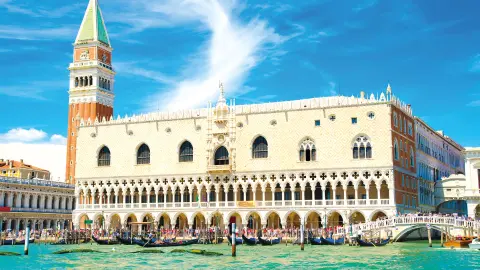 5343_magisches-venedig-strandspass-an-der-adria_content_1920x1080px_Dogenpalast am Markusplatz-placeholder